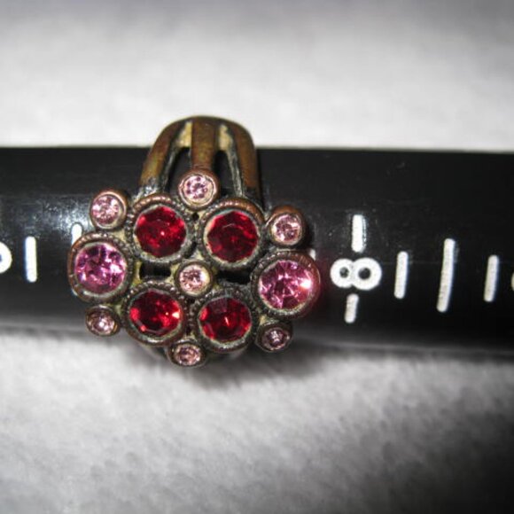 Gold Tone Ring w/ Glass Stones Vintage Size 7 - Picture 2 of 16